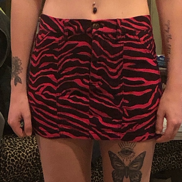 NWOT SOURPUSS hot pink & black zebra print mini skirt - Picture 2 of 5